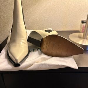 Bottega Veneta lean boots.